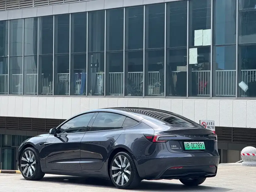 Tesla Model 3 — фото 7