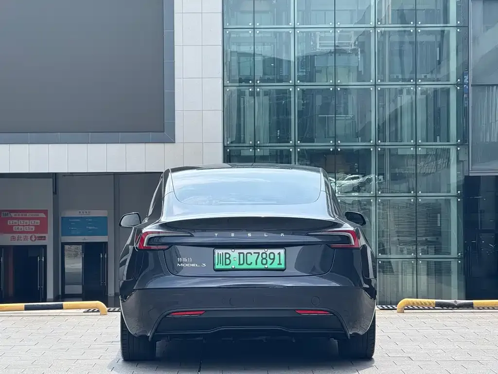 Tesla Model 3 — фото 4
