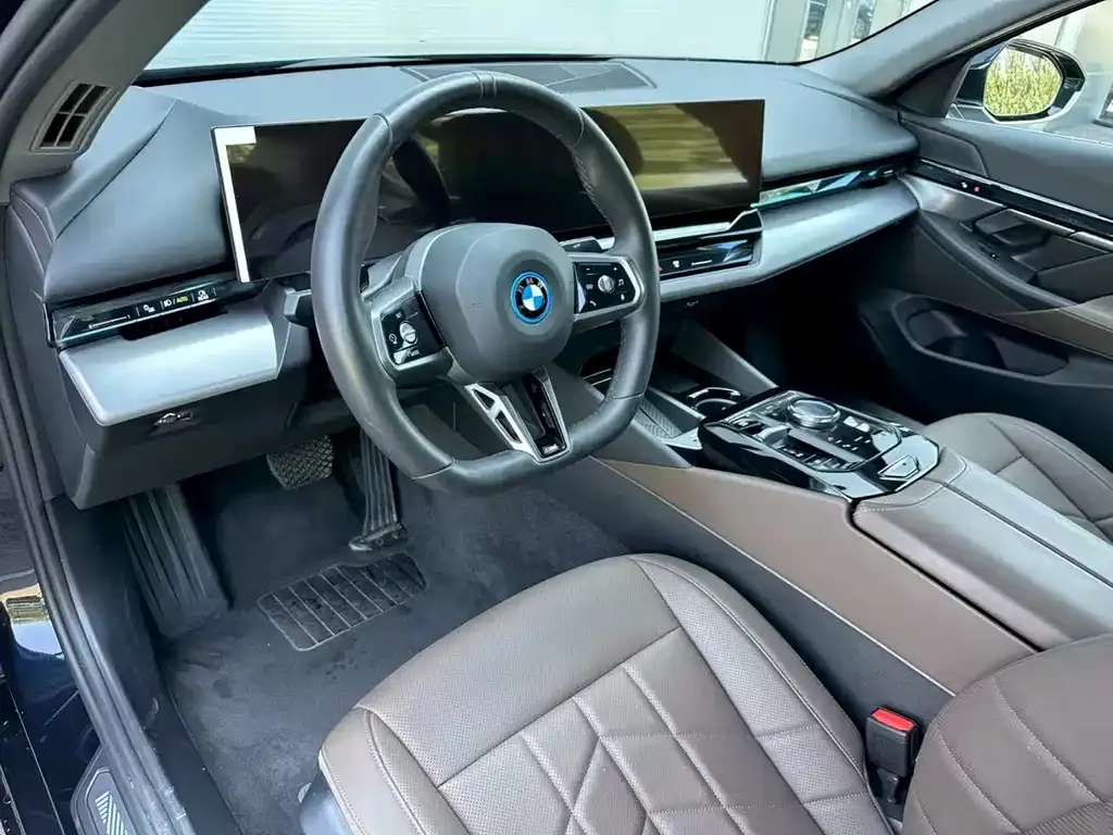 BMW i5 — фото 7