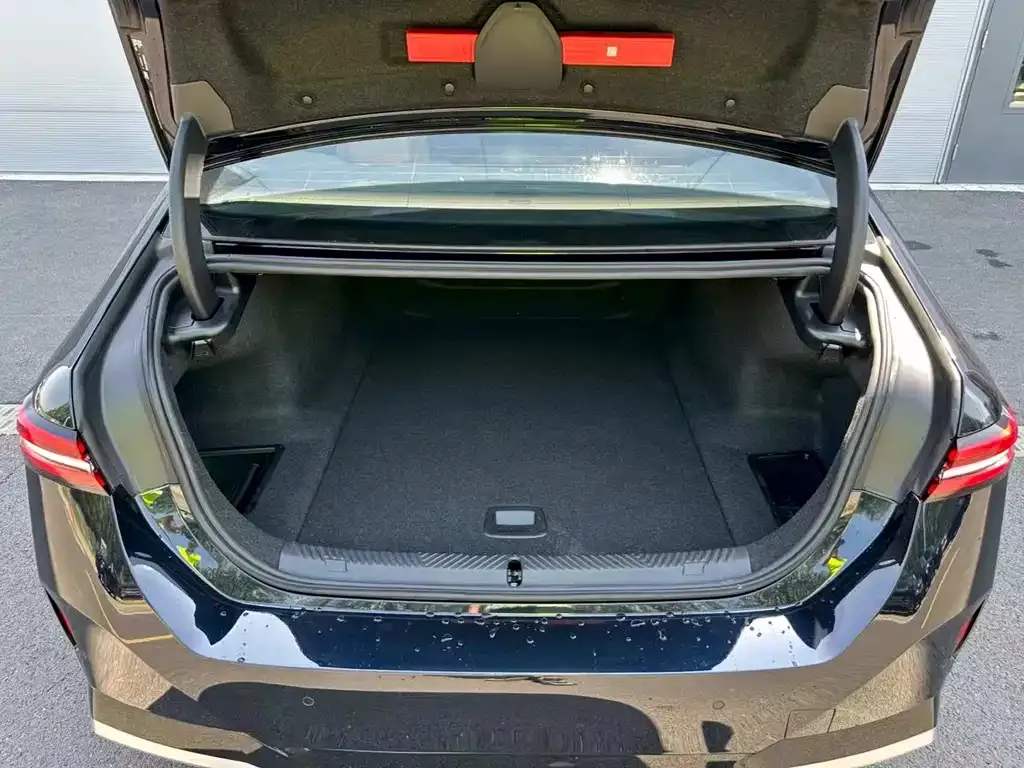 BMW i5 — фото 9