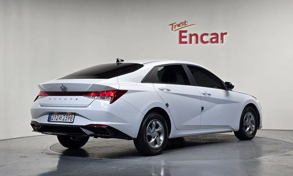 Hyundai AVANTE — фото 3