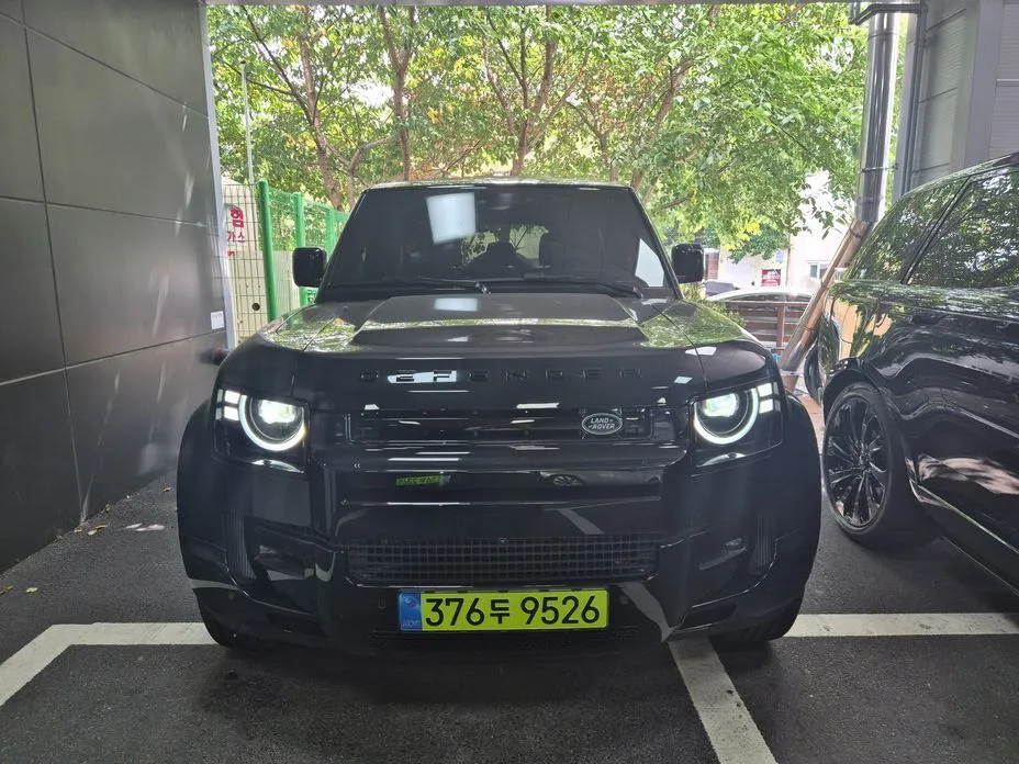 Land Rover Defender — фото 1