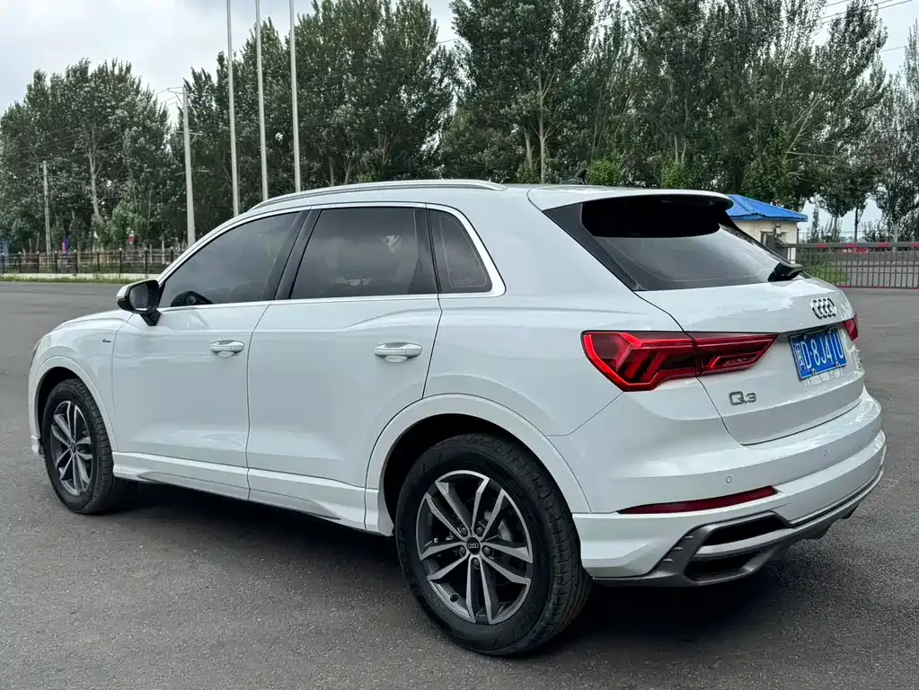Audi Q3 — фото 10