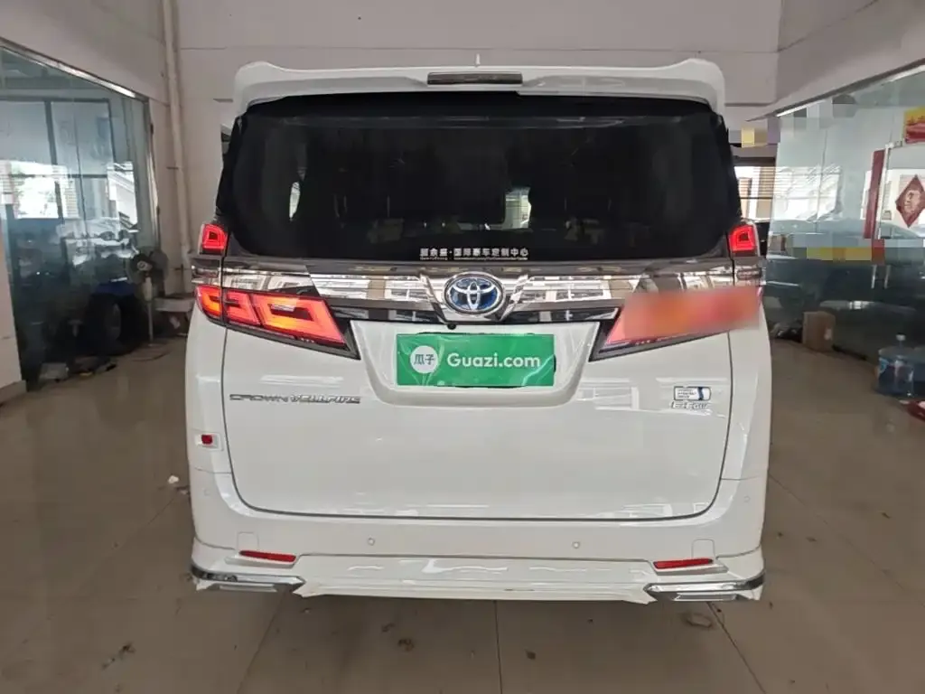 Toyota Vellfire — фото 2