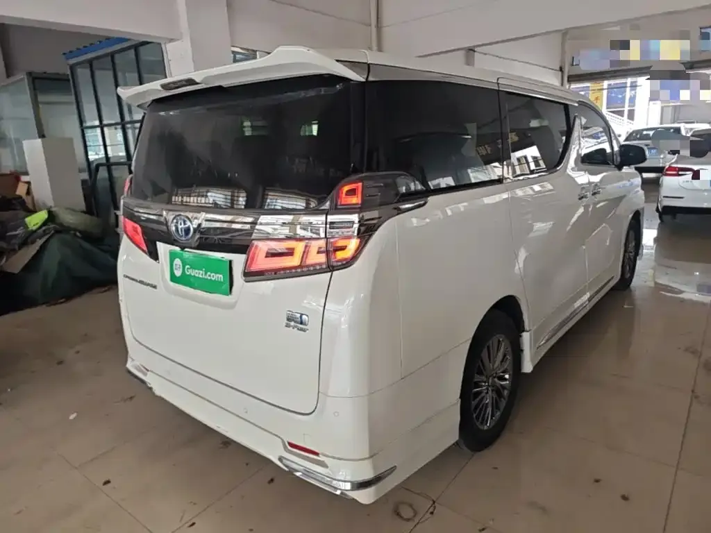 Toyota Vellfire — фото 3