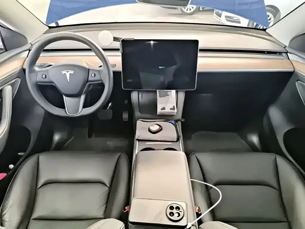 Tesla Model Y — фото 2