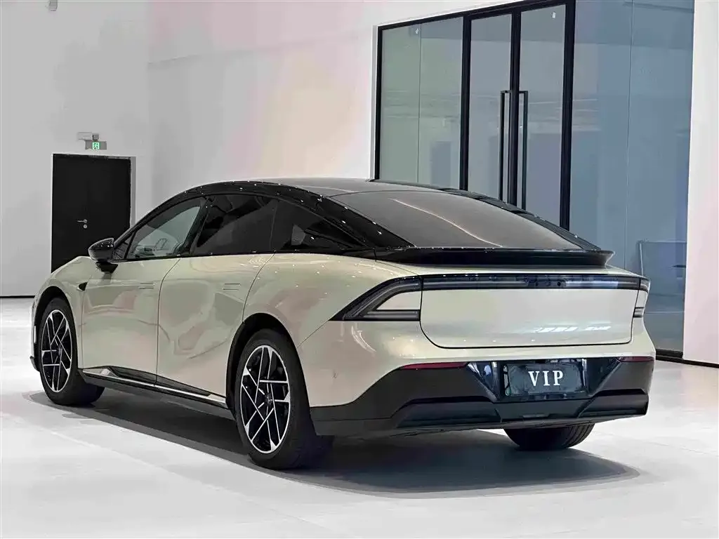 XPeng P7+ — фото 10