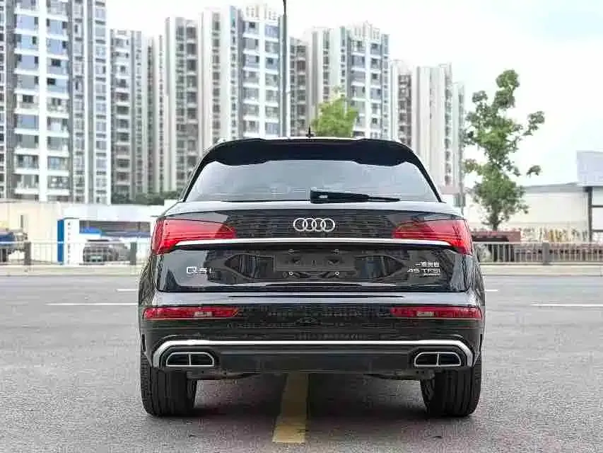 Audi Q5L — фото 9