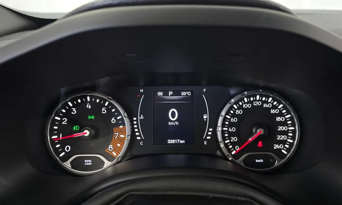 Jeep Renegade — фото 2