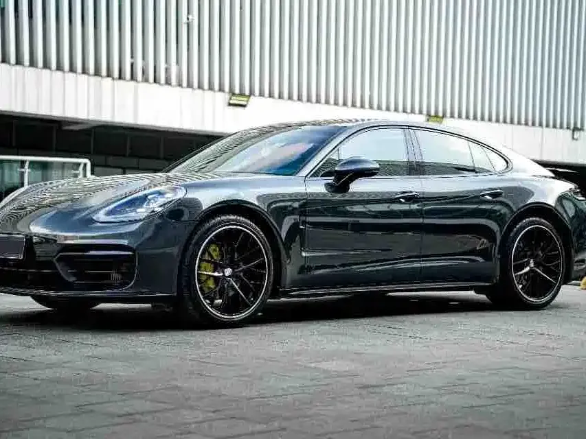 Porsche Panamera — фото 1