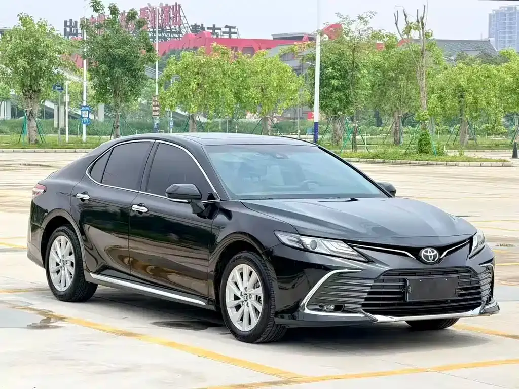 Toyota Camry — фото 3