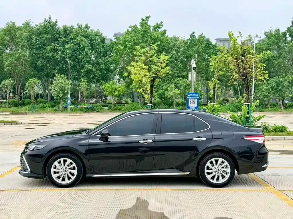 Toyota Camry — фото 8