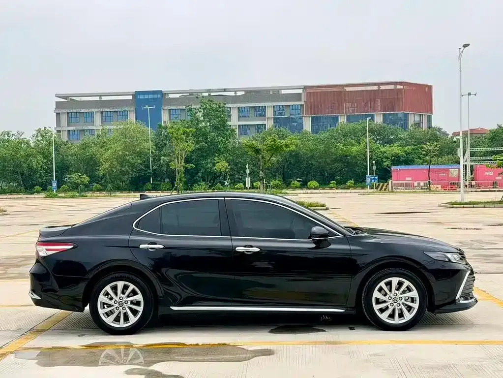 Toyota Camry — фото 7