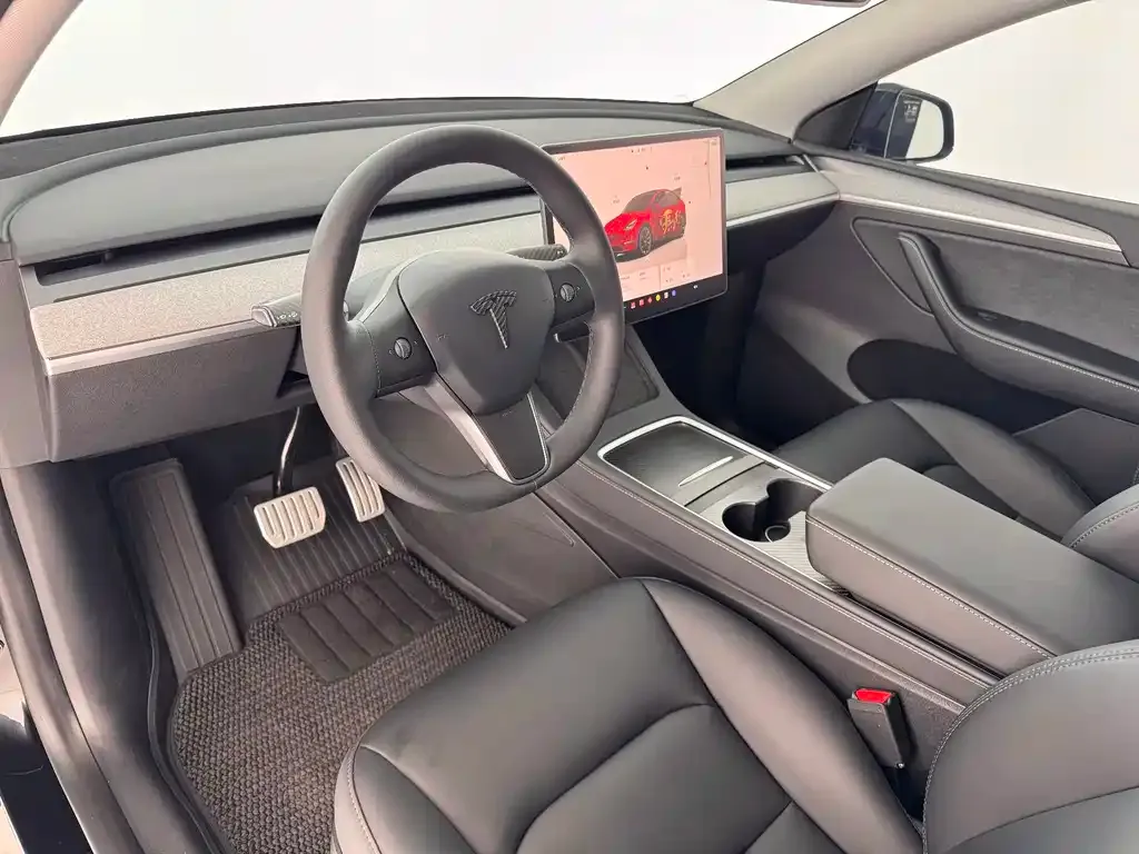 Tesla Model Y — фото 5