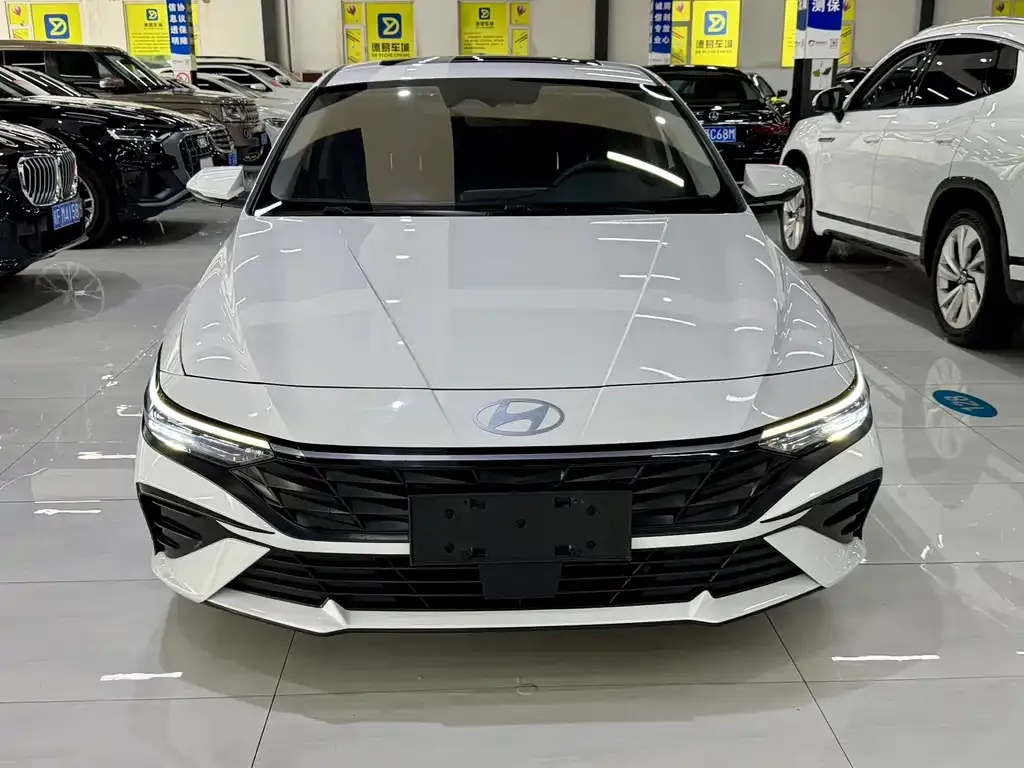 Hyundai Elantra — фото 5