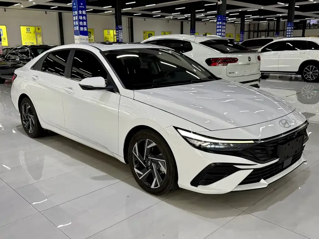 Hyundai Elantra — фото 3