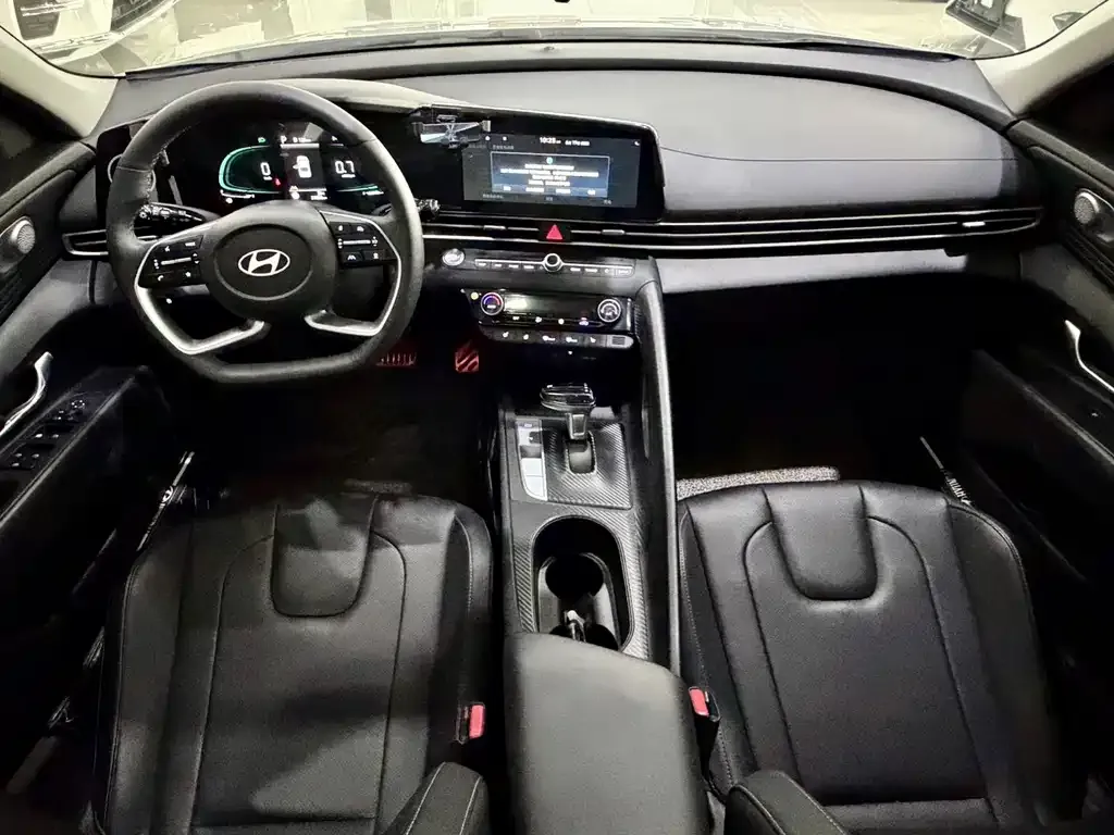 Hyundai Elantra — фото 8
