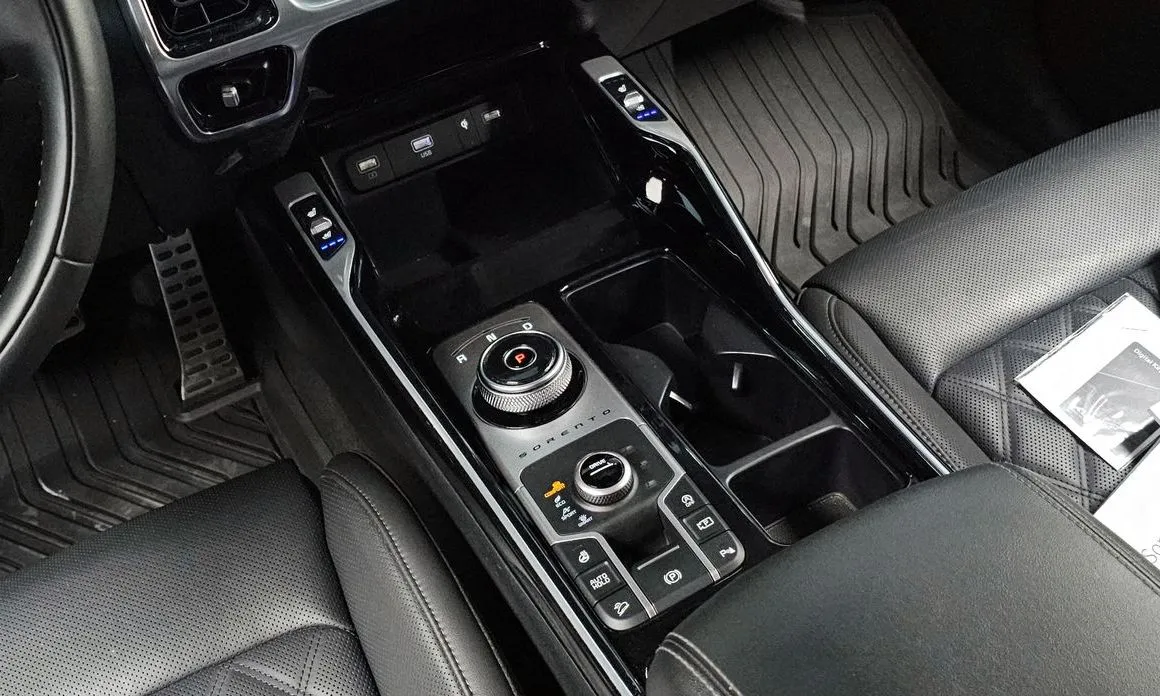 Kia Sorento — фото 7