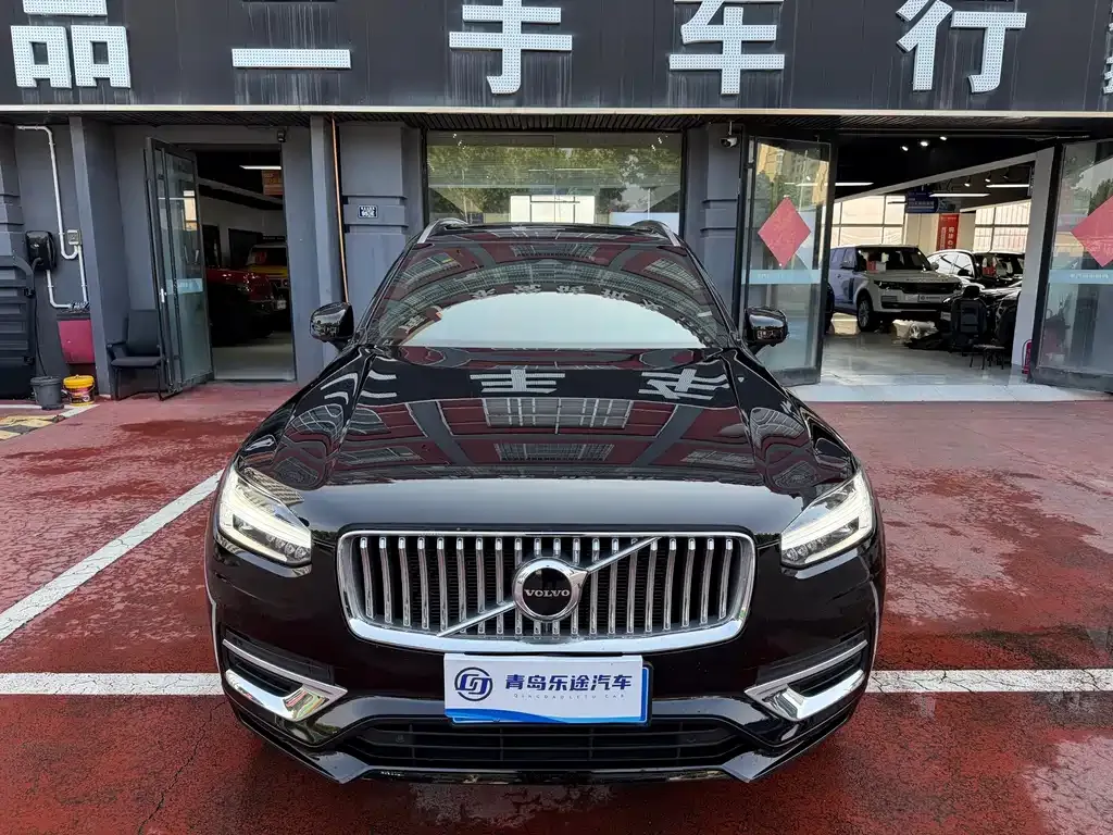 Volvo XC90 — фото 1