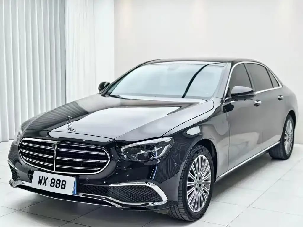 Mercedes-Benz E-Class — фото 1