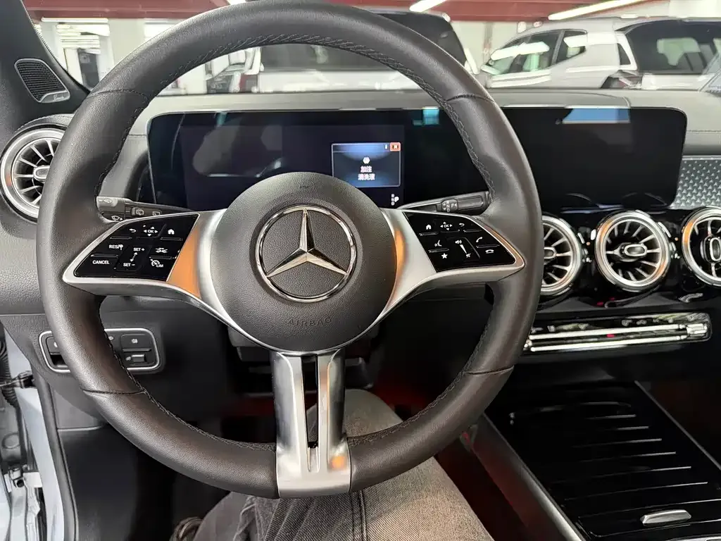 Mercedes-Benz EQB — фото 9