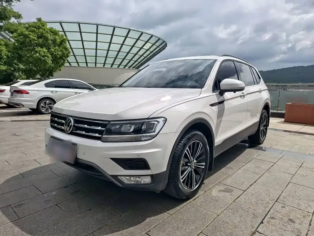 Volkswagen Tiguan L — фото 4