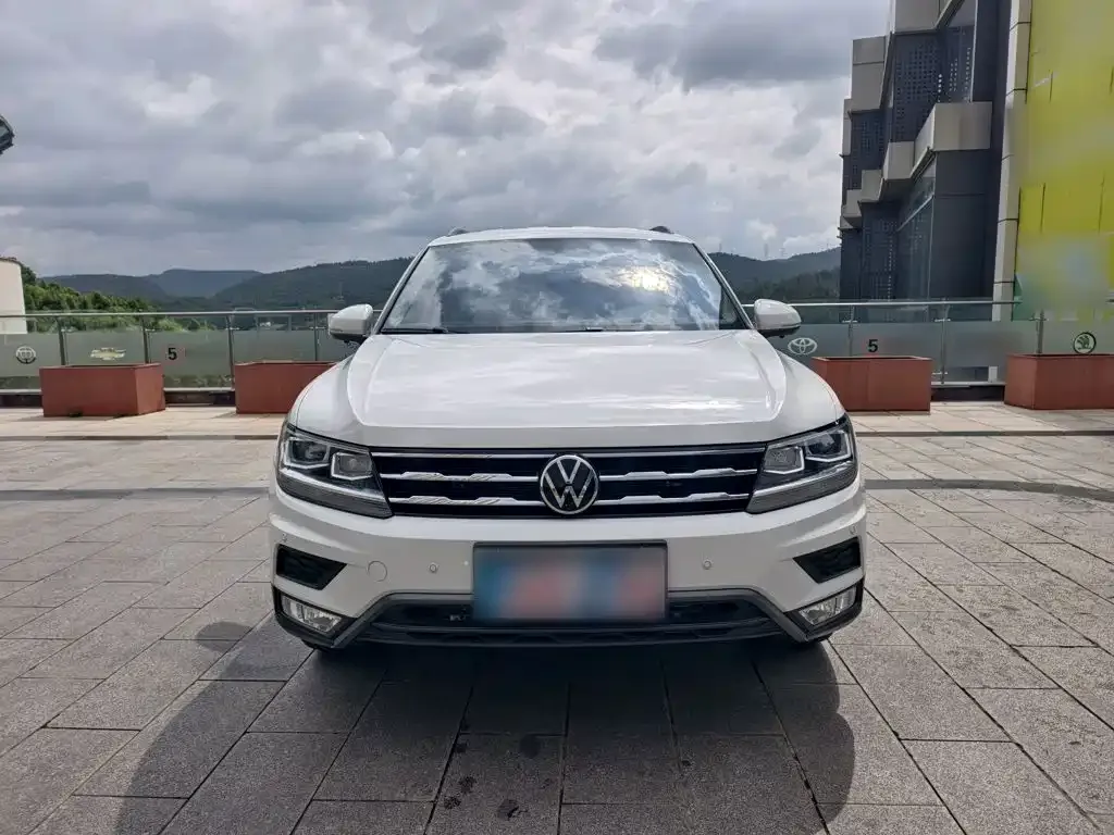 Volkswagen Tiguan L — фото 3