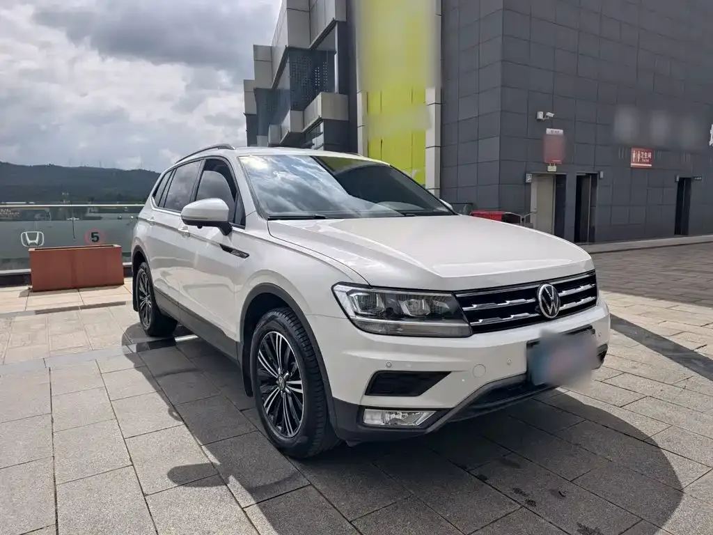 Volkswagen Tiguan L — фото 8