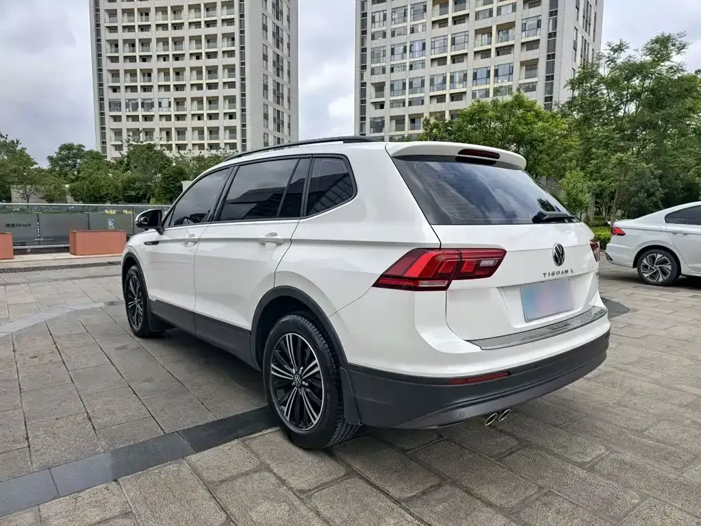 Volkswagen Tiguan L — фото 9
