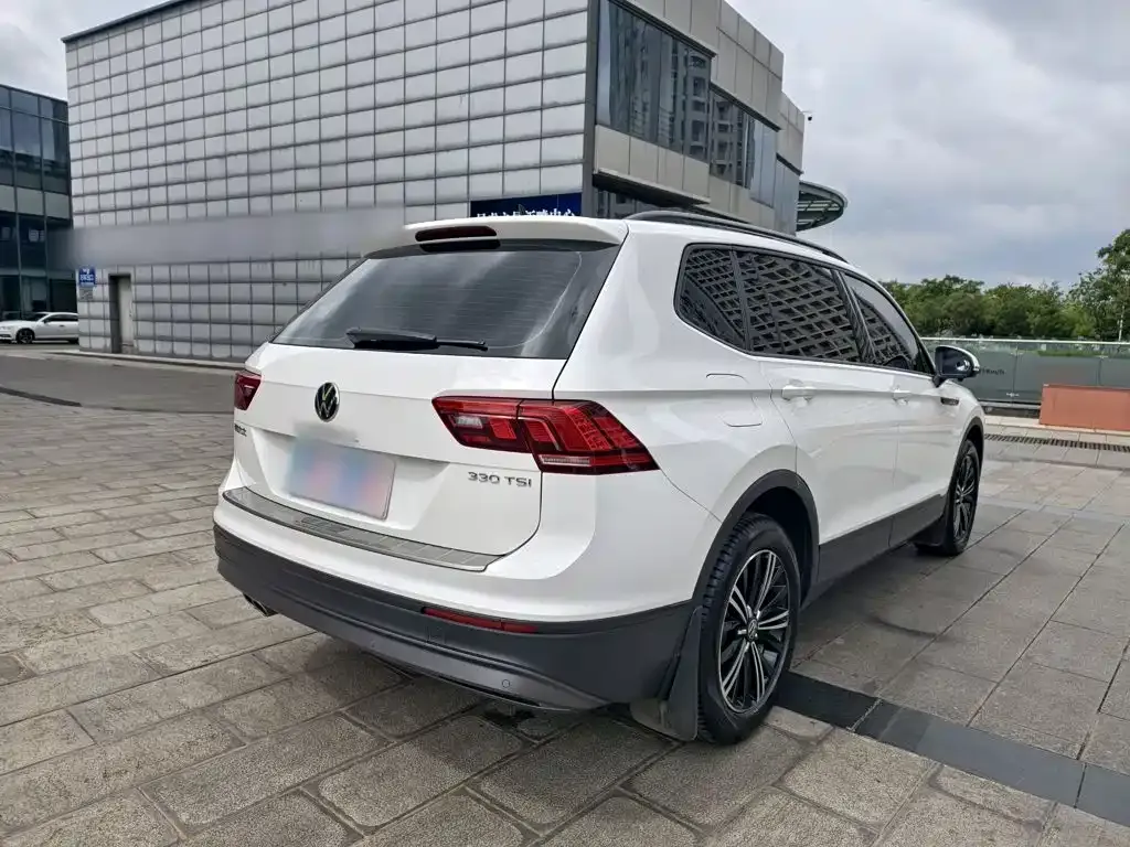 Volkswagen Tiguan L — фото 7