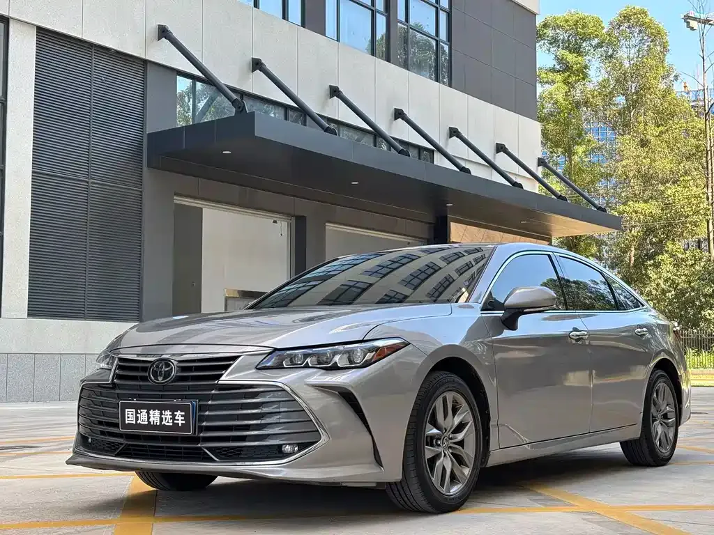 Toyota Avalon — фото 1