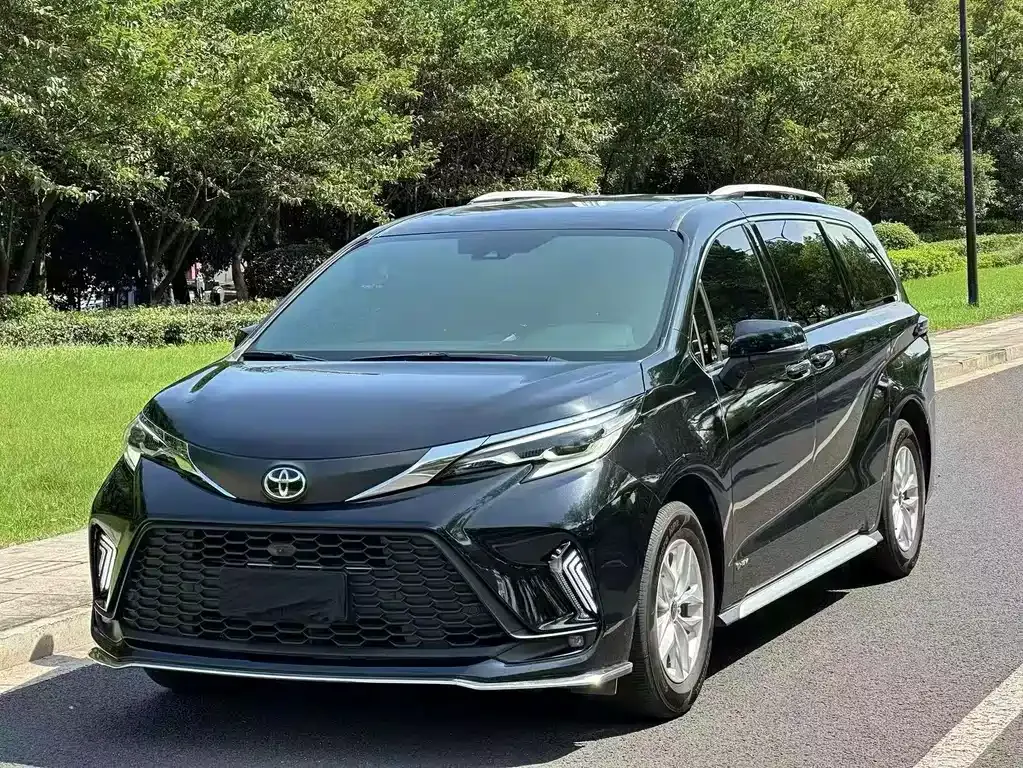 Toyota Granvia — фото 1