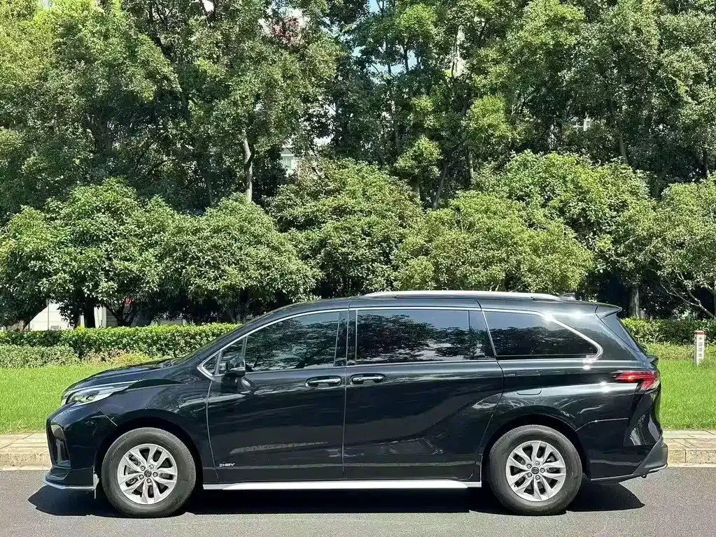 Toyota Granvia — фото 5