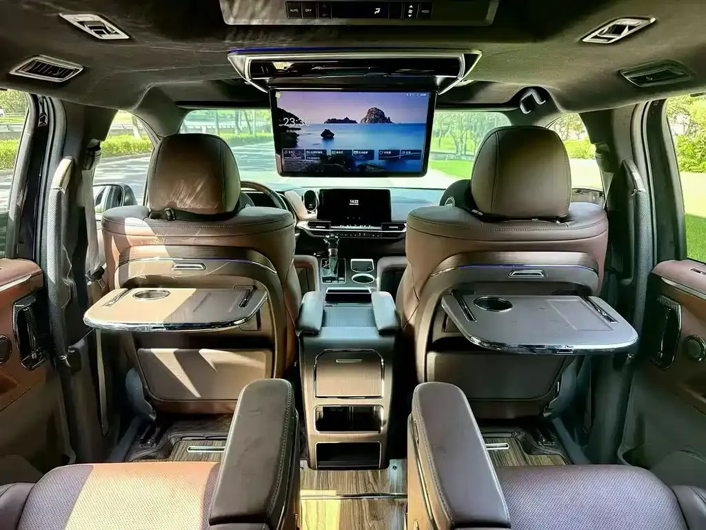 Toyota Granvia — фото 2