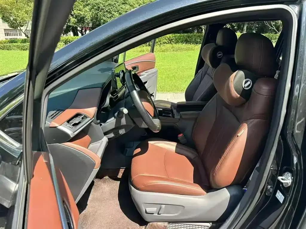 Toyota Granvia — фото 8