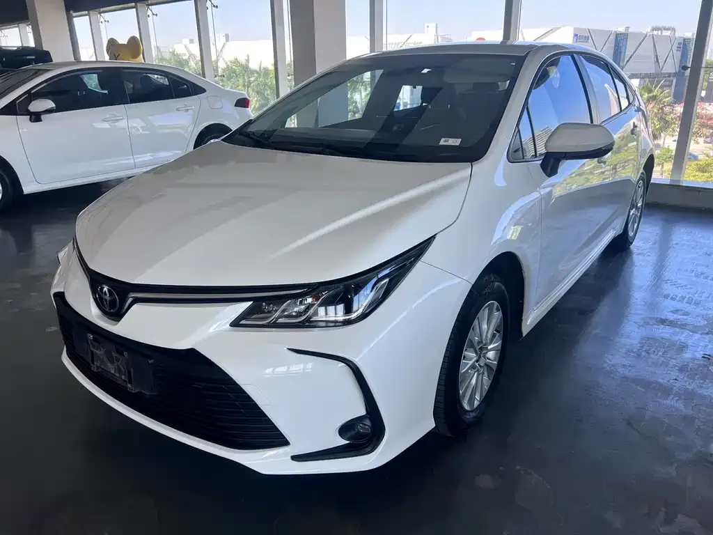Toyota Corolla — фото 1
