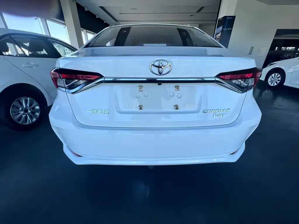 Toyota Corolla — фото 4