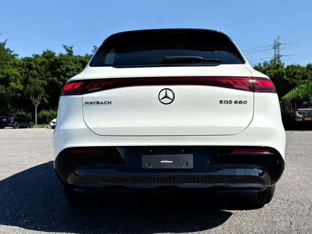 Mercedes-Benz EQS SUV — фото 6