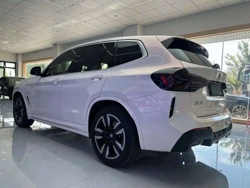 BMW iX3 — фото 3