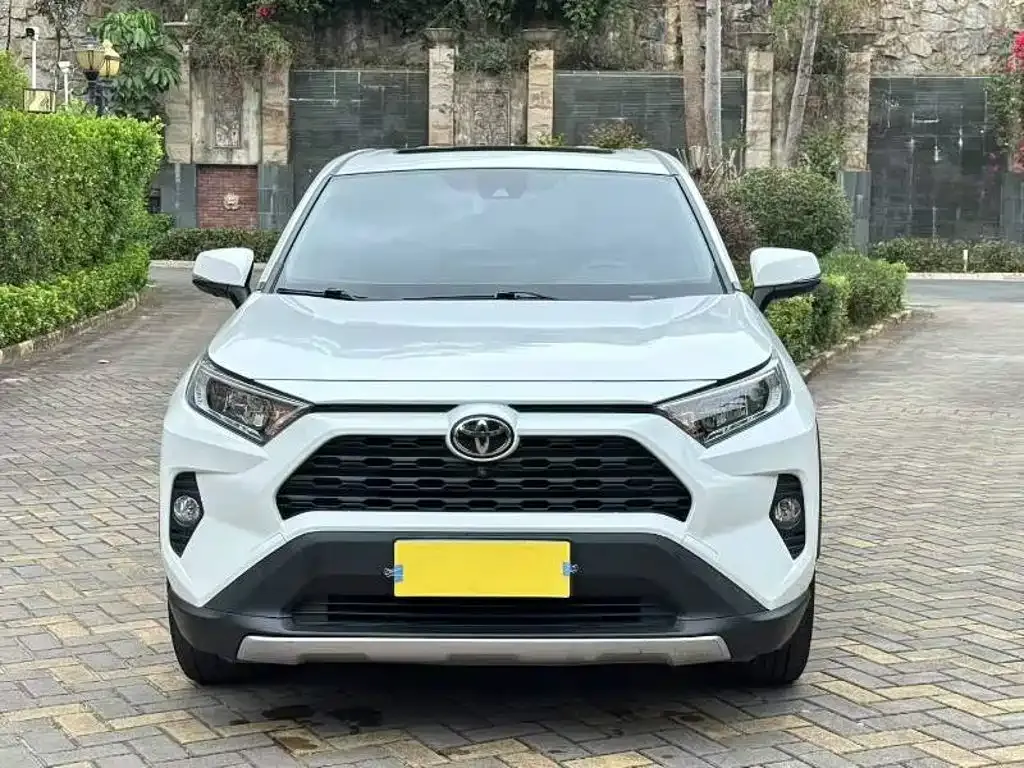 Toyota RAV4 — фото 2