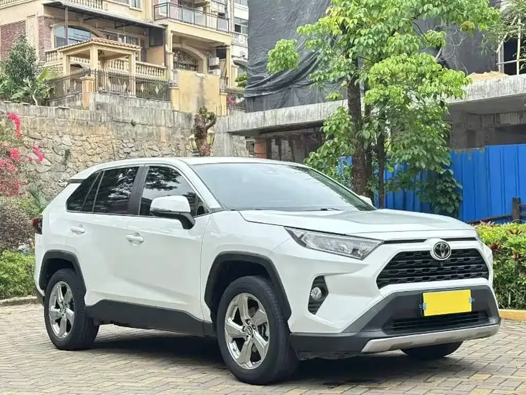 Toyota RAV4 — фото 4