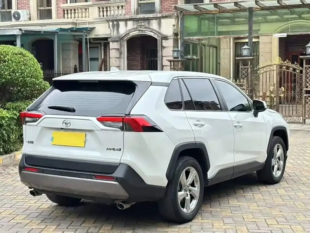 Toyota RAV4 — фото 5