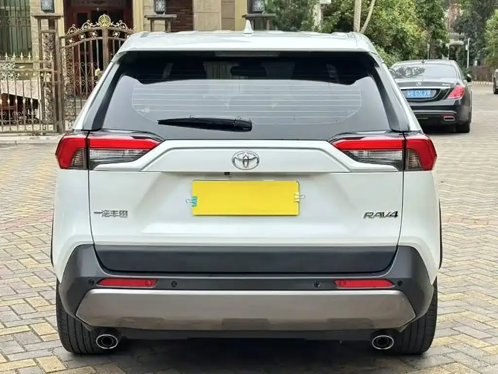 Toyota RAV4 — фото 3