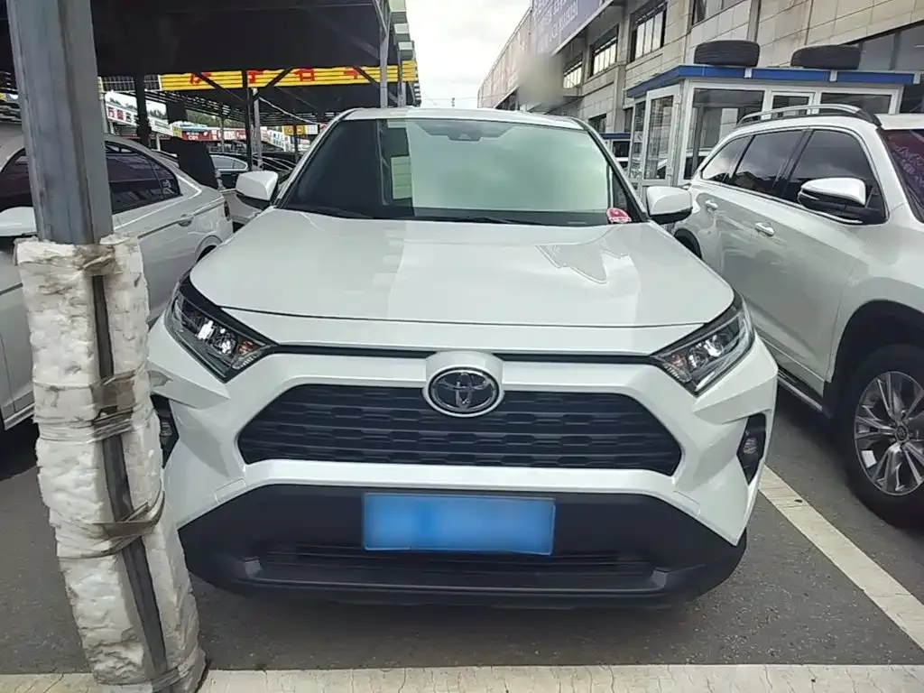 Toyota RAV4 — фото 4