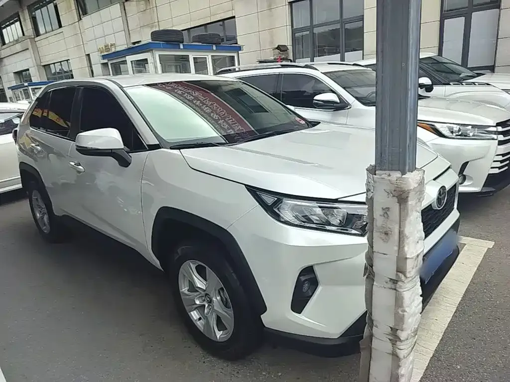 Toyota RAV4 — фото 3