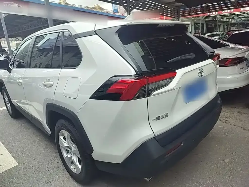 Toyota RAV4 — фото 6