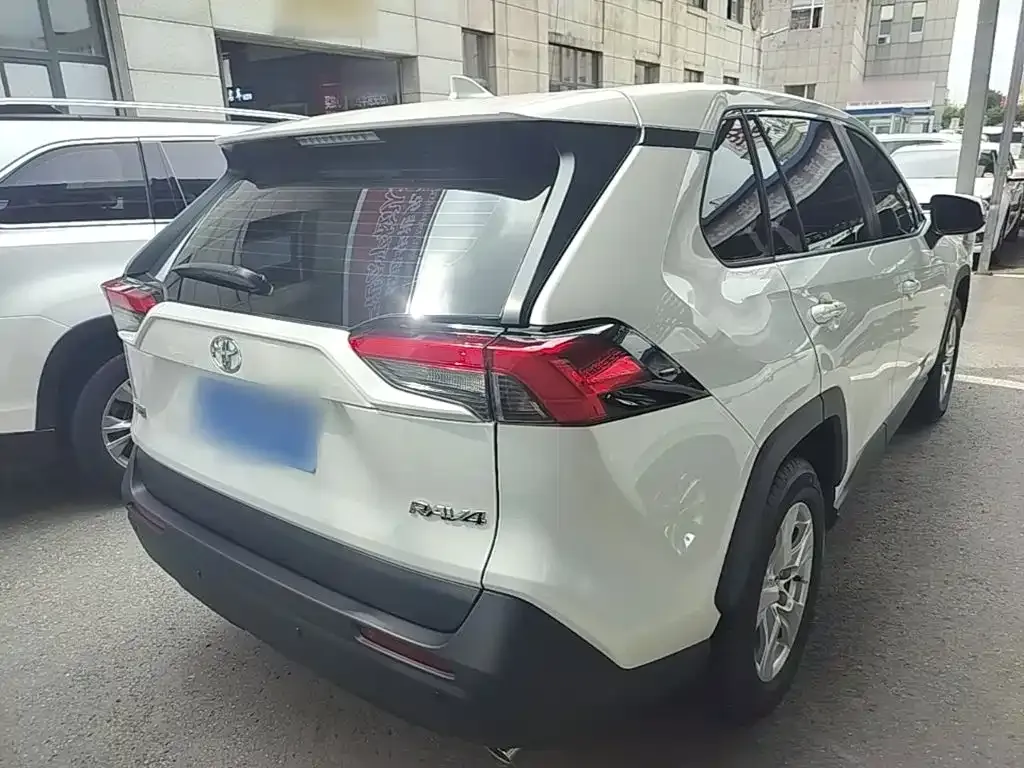Toyota RAV4 — фото 10
