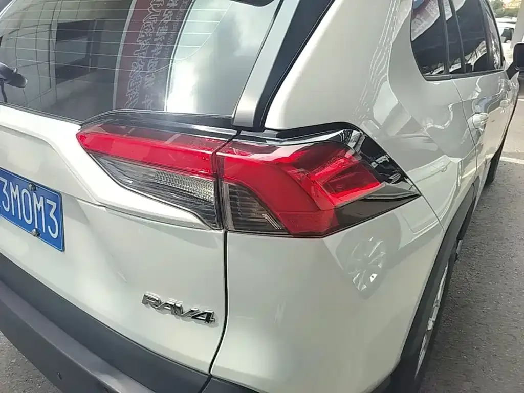 Toyota RAV4 — фото 5