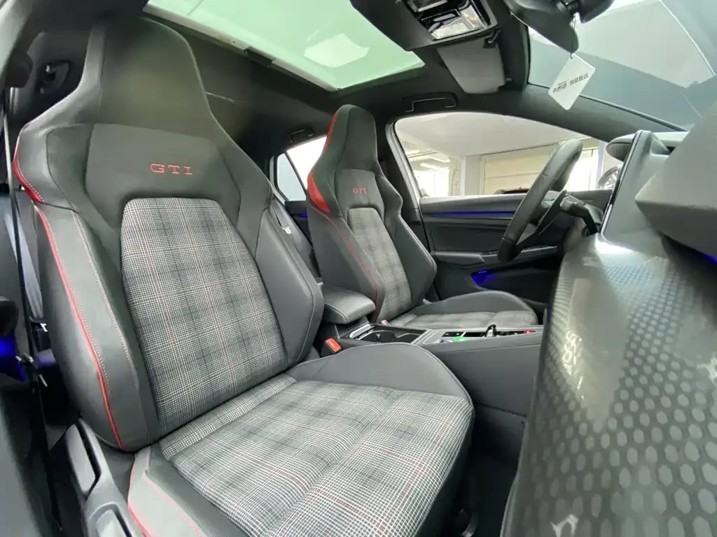 Volkswagen Golf GTI — фото 9