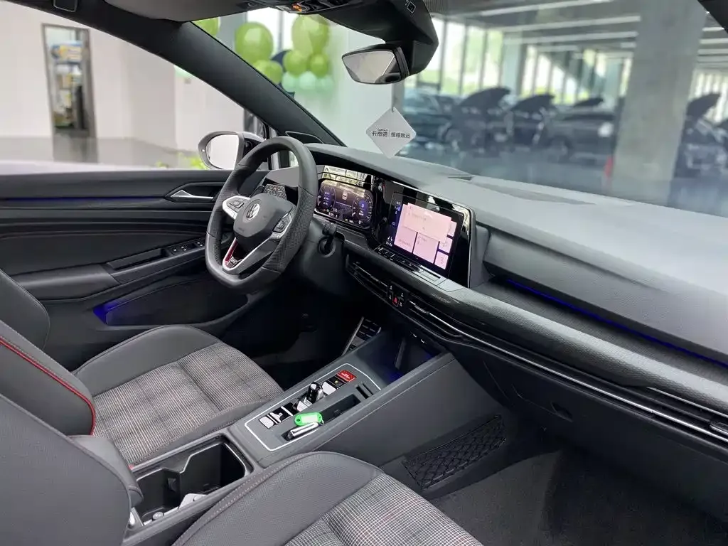 Volkswagen Golf GTI — фото 8